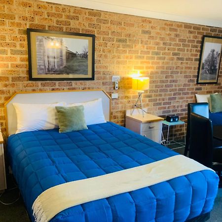 Town And Country Motor Inn Тамуърт Екстериор снимка