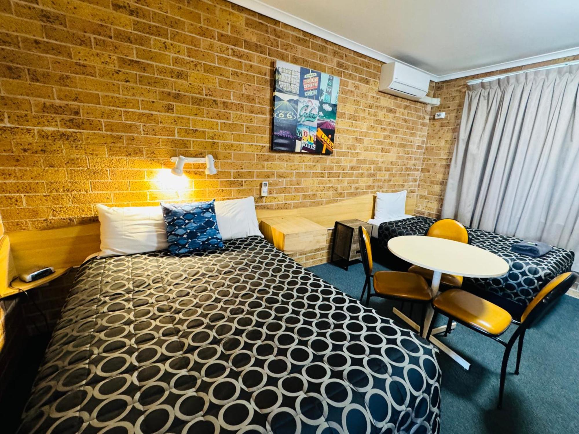 Town And Country Motor Inn Тамуърт Екстериор снимка