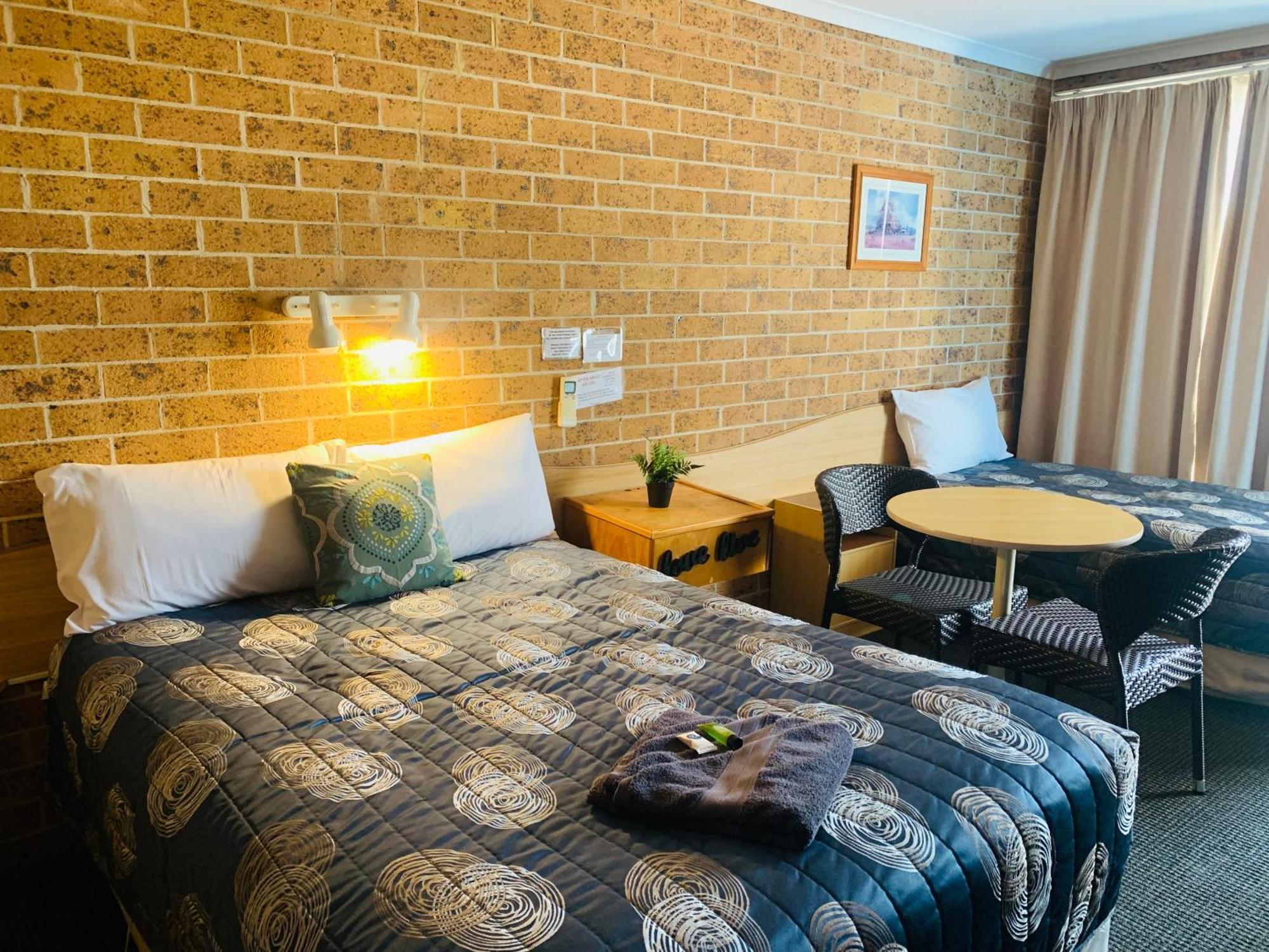 Town And Country Motor Inn Тамуърт Екстериор снимка
