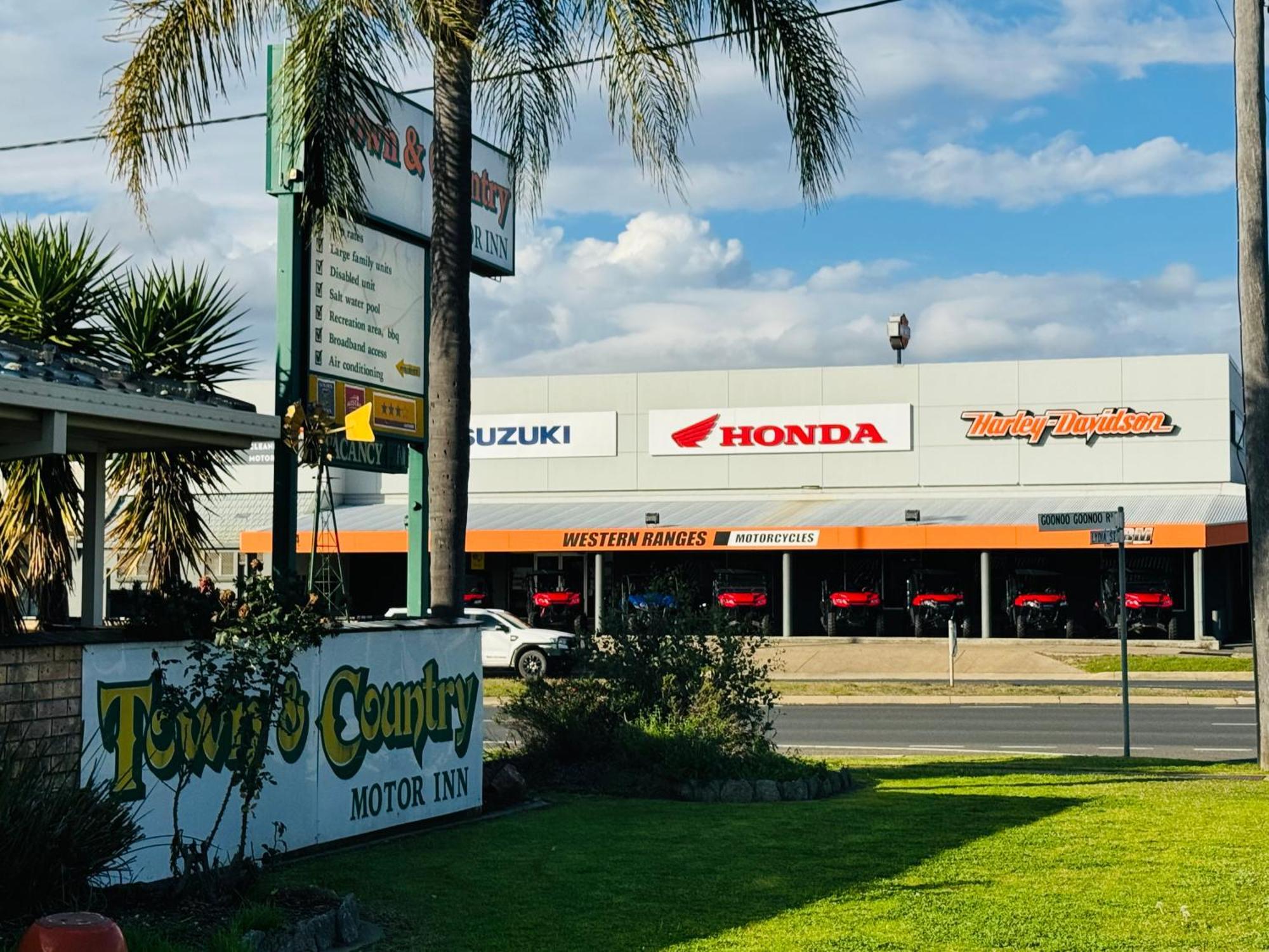 Town And Country Motor Inn Тамуърт Екстериор снимка
