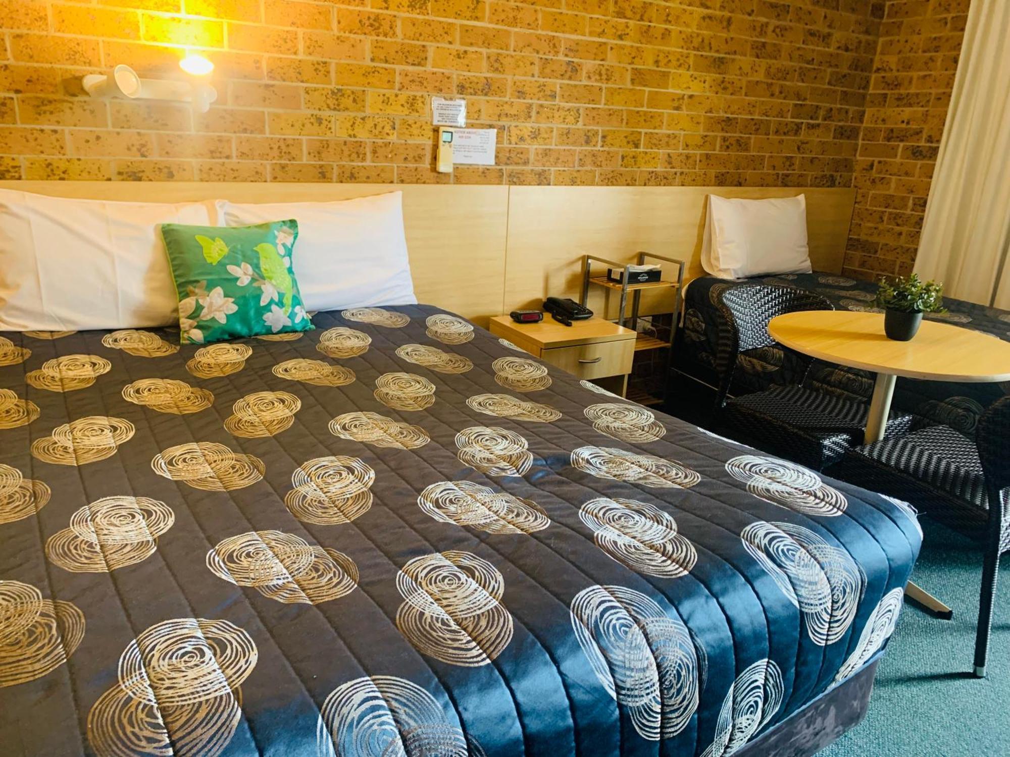 Town And Country Motor Inn Тамуърт Екстериор снимка